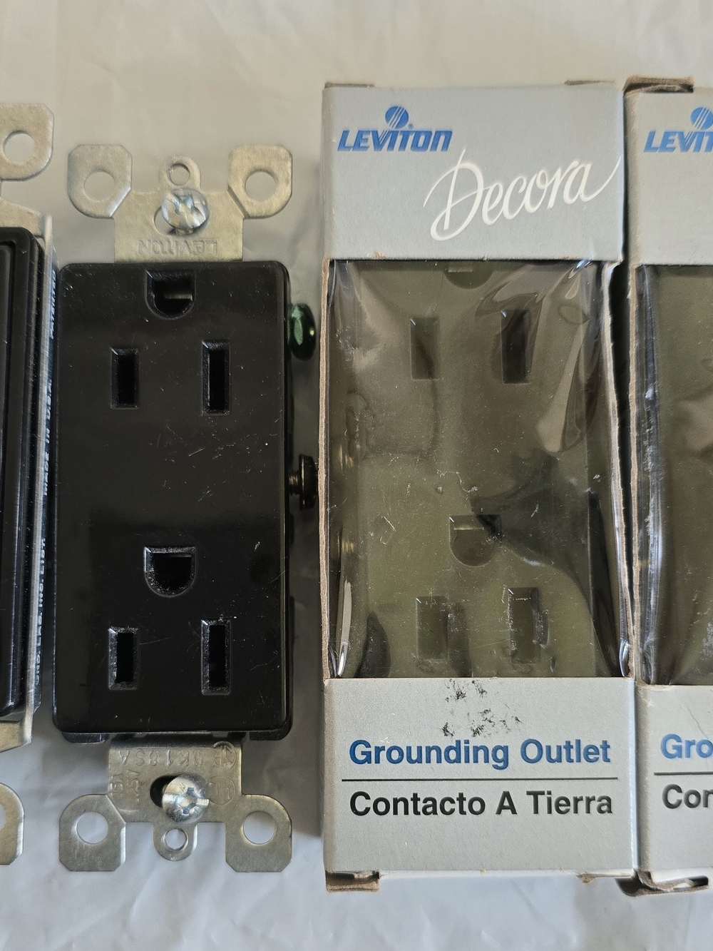 Decora Black Grounding Outlet - Replacement Electrical Receptacle New 4 Piece